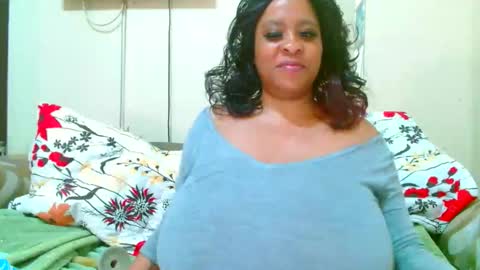sexyebonylove89 online show from April 26, 1:03 am