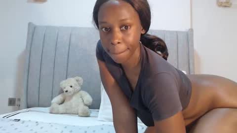 sexymonalisa1 online show from April 13, 8:15 am