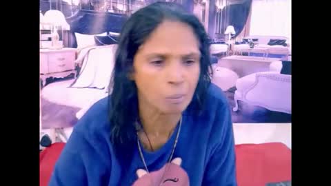 sexyva4u2luv online show from May 19, 5:36 am