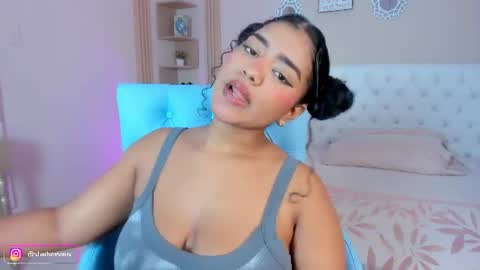 Sharlot online show from July 10, 1:22 pm