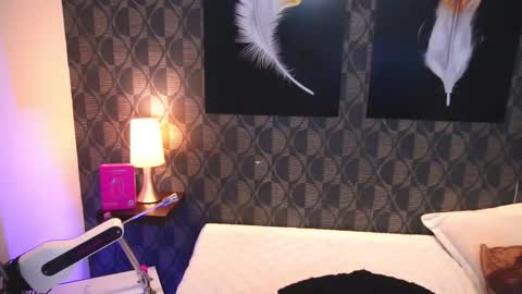 Sharom  online show from March 4, 7:20 pm