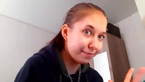 Annette online show from April 21, 8:10 am