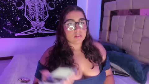 Heidy  online show from February 18, 12:48 am