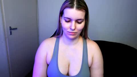 shy_nerd_babyy online show from March 28, 8:36 am