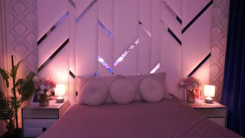 shyysiren online show from April 18, 7:00 am