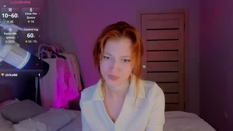 silly___woman online show from July 16, 8:02 pm