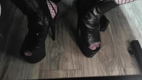 Sinstress hemlock online show from February 16, 7:52 am