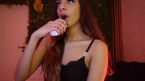 Dee online show from April 2, 8:17 pm