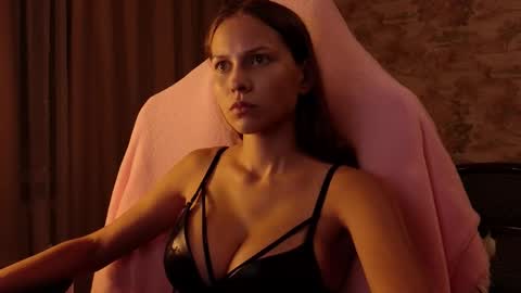 Emma online show from October 15, 6:21 pm