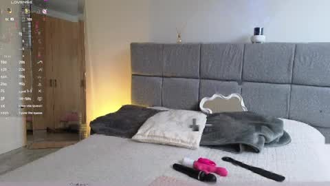 IG Soffimoon   I THANK YOU FOR LEAVING YOUR FOLLOW online show from April 2, 8:28 pm