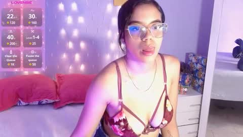 sofi smith online show from December 11, 8:28 pm