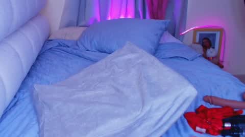 Sophia Roy online show from April 8, 6:10 pm