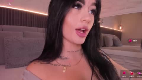 Sophi online show from November 5, 11:59 am