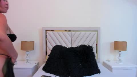 Sophia online show from April 13, 9:15 pm