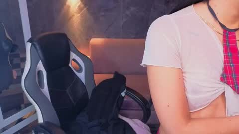 sophie_jones_b online show from April 18, 12:40 pm