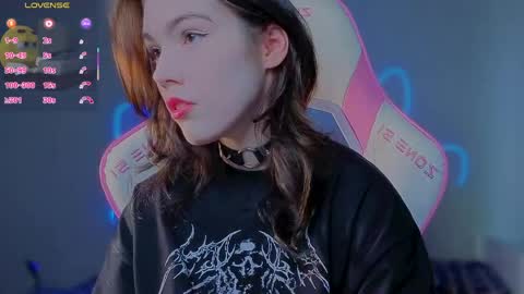 sophie_nomenal_ online show from May 28, 1:31 pm