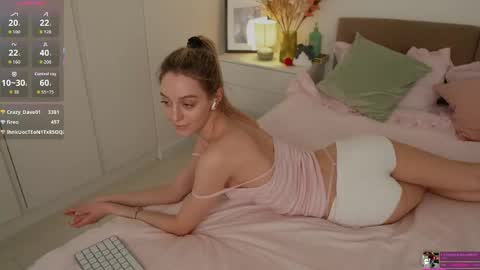 sophiebelll online show from April 14, 11:10 am