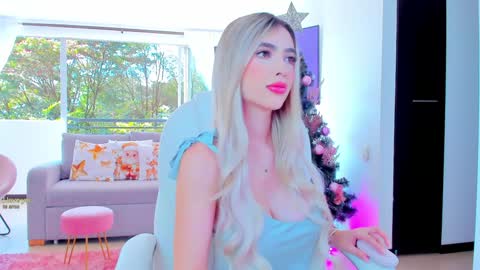 YULITZA online show from December 28, 1:38 pm