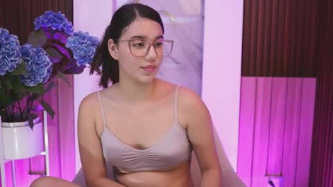 stacycooper_ online show from May 27, 4:15 pm