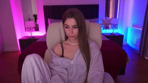 stellahoneywell online show from March 26, 7:21 am