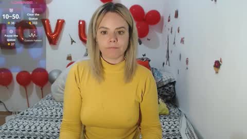 Stephanie   online show from March 23, 10:43 am