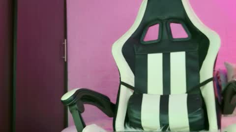 stormy_jhonson9 online show from May 13, 8:36 pm