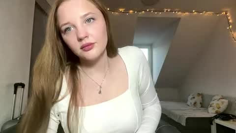 Taya online show from May 28, 6:39 pm