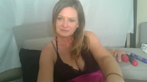 Summerxoxo69 online show from May 25, 7:35 pm