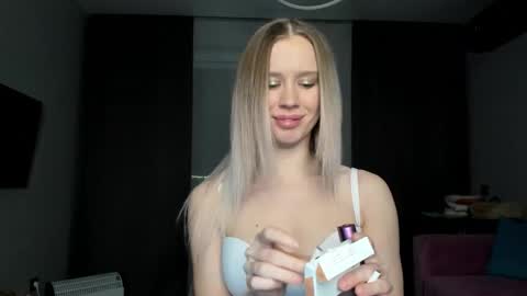 sunlovv online show from February 5, 1:58 pm