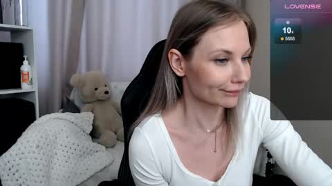 Naomi online show from April 18, 8:06 am