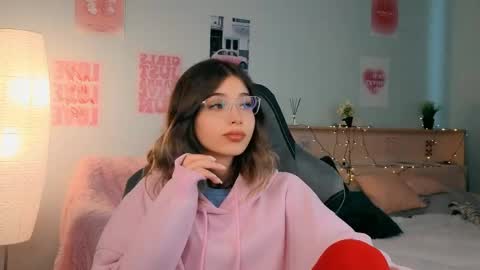 Sara online show from May 3, 1:58 pm