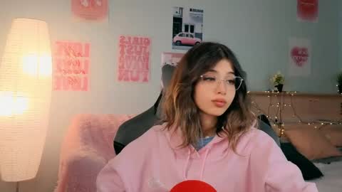 Sara online show from May 4, 1:59 pm