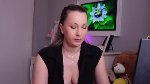 SusanJewel online show from March 25, 7:33 am