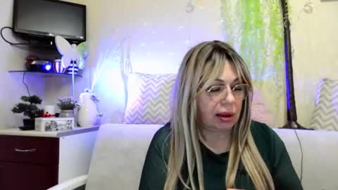 SusiexNoreen online show from April 15, 1:17 am