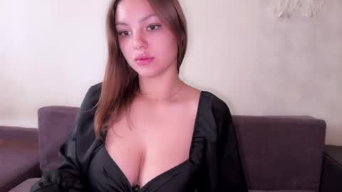 sweet_strawberr online show from April 20, 10:18 am