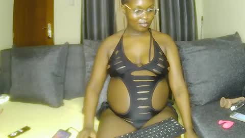 sweetandria_ online show from February 9, 4:42 pm