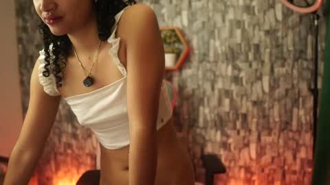 Salom independent model online show from May 15, 10:56 pm