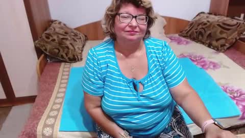 sweetestmilf4you online show from September 16, 3:31 pm