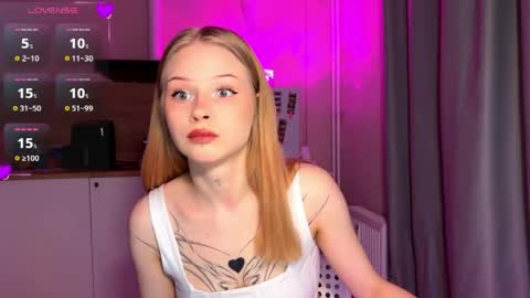 sweetie Lisa3 online show from April 4, 6:18 pm