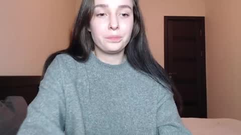 Mia online show from April 14, 6:19 pm