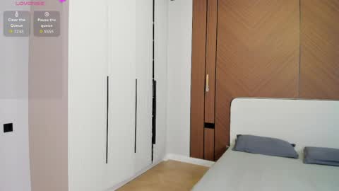 Mia  online show from March 25, 10:40 am