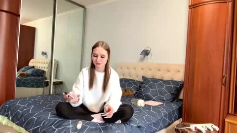 Elvi online show from April 25, 2:14 am