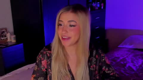 Sara online show from April 24, 2:53 pm