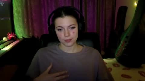 Anny Simpson online show from April 12, 8:22 pm