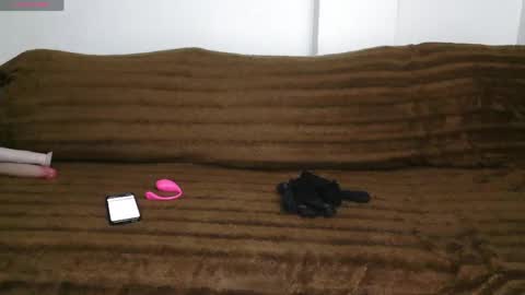 Busty Sandra online show from April 14, 9:09 am