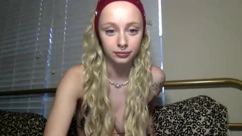 theetinyydancerrr online show from March 20, 11:42 pm