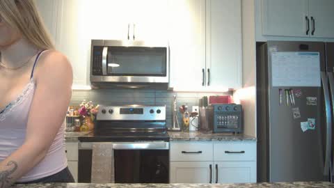 therosiecheeks online show from April 2, 5:43 pm