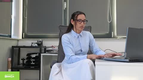 tia_j online show from April 8, 3:36 pm