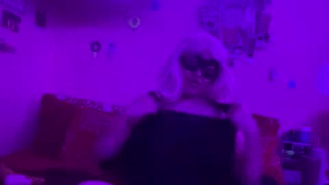 tiff_tiddies online show from April 3, 9:18 am