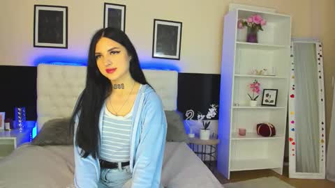 Tiffani online show from March 25, 2:42 pm